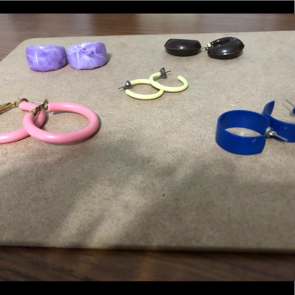 5 Earring sets - Picture 2 of 4